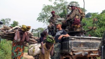 Des civils sont déplacés en prévision des combats des FARDC contre les rebelles de l'ADF-Nalu dans l'est du Congo, en janvier 2014.