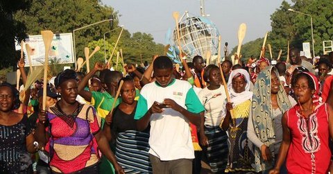 Livetweet: Suivez les manifestions au Burkina Faso : l'heure de la fin pour Blaise Compaoré?