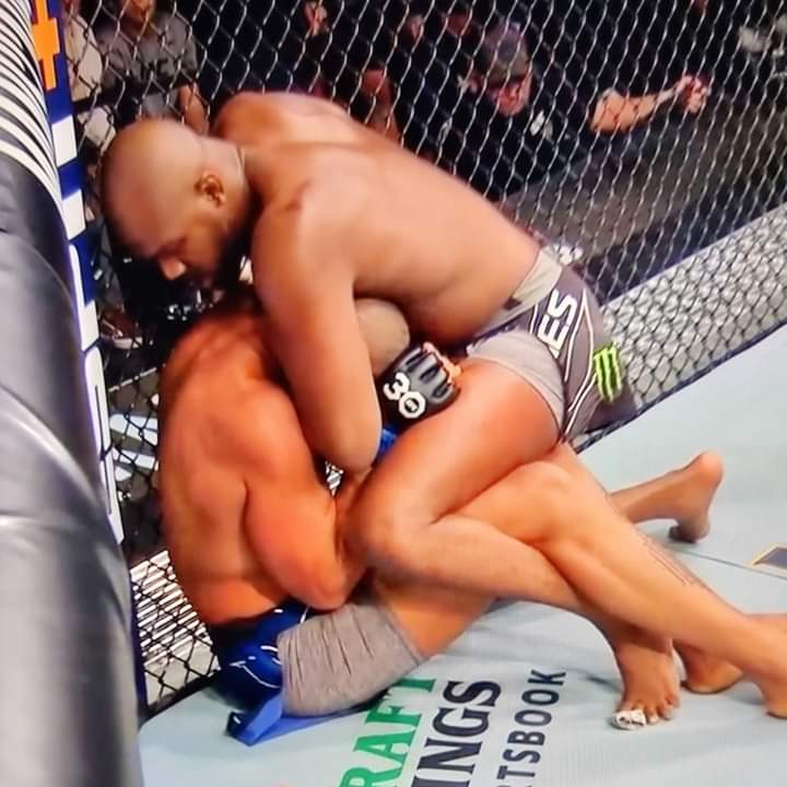 MMA: l'Américain Jon Jones sacré champion UFC des lourds en battant le Français Ciryl Gane