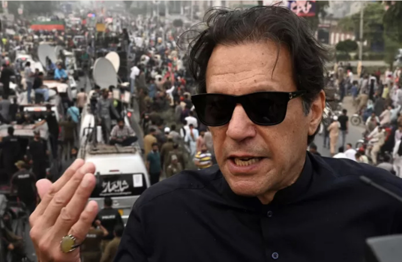 La police pakistanaise tente d'arrêter l'ancien Premier ministre Imran Khan La police pakistanaise tente d'arrêter l'ancien Premier ministre Imran Khan