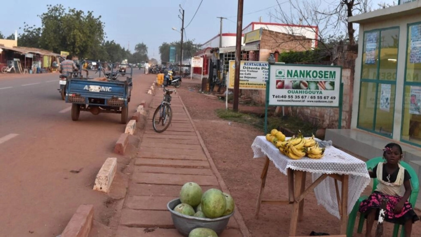Au Burkina Faso, une dizaine de civils tués par des jihadistes présumés Au Burkina Faso, une dizaine de civils tués par des jihadistes présumés