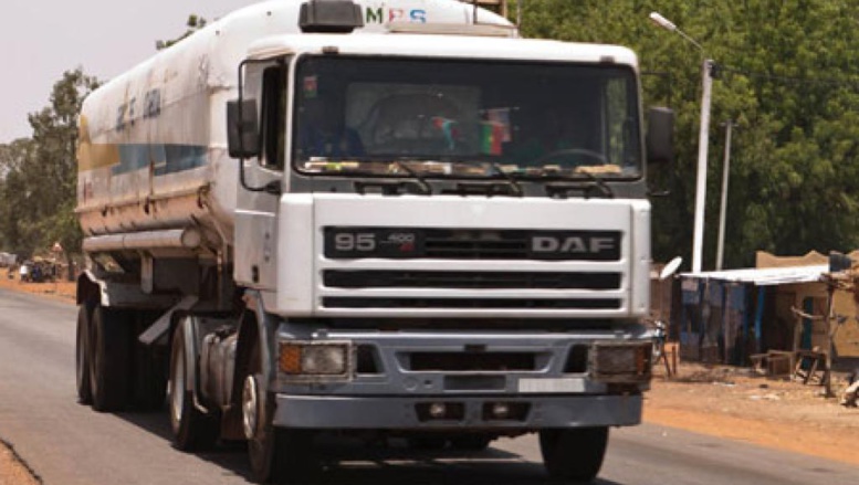 Des pompistes mettent en garde: «bientôt Ouagadougou pourrait être affectée» par une pénurie d'essence. borderlesswa.com