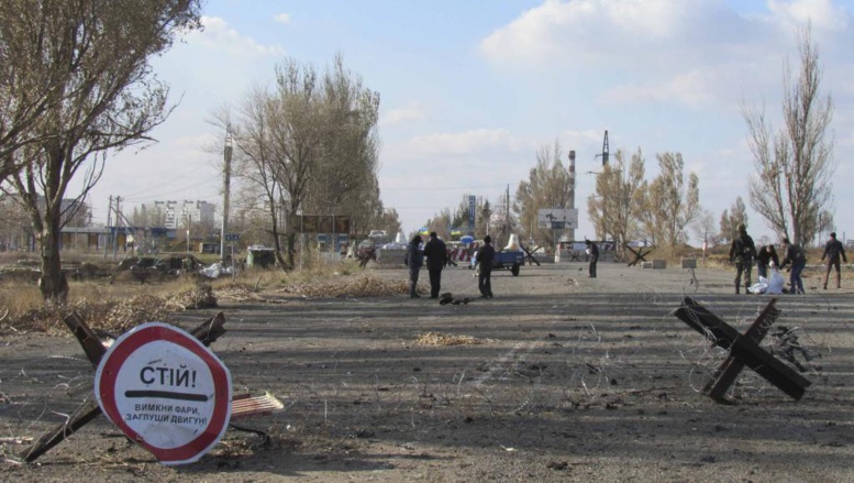 Check-point non loin de Marioupol, le 2 novembre 2014. REUTERS/Nikolai Ryabchenko
