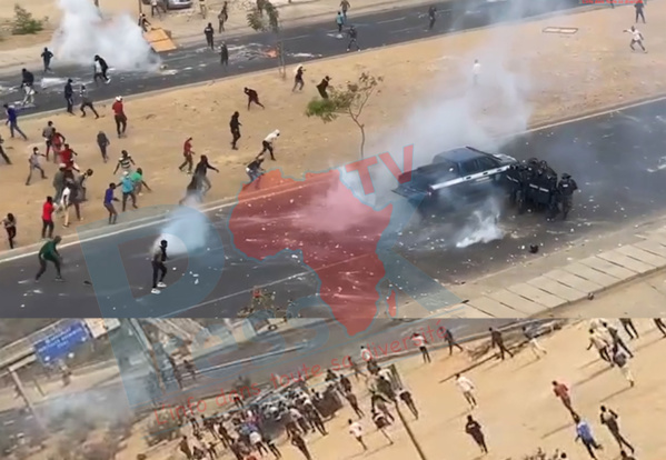 Dakar : des jeunes s'attaquent aux policiers, récupèrent leur véhicule et s'emparent des grenades lacrymogènes Dakar : des jeunes s'attaquent aux policiers, récupèrent leur véhicule et s'emparent des grenades lacrymogènes