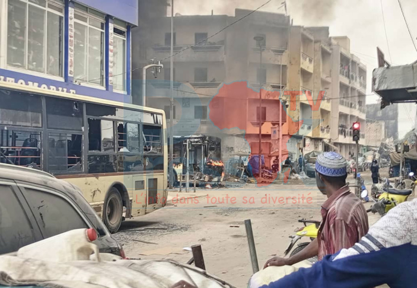 Sonko brutalisé par la police, les jeunes ripostent des bus brûlés, des heurts notés partout