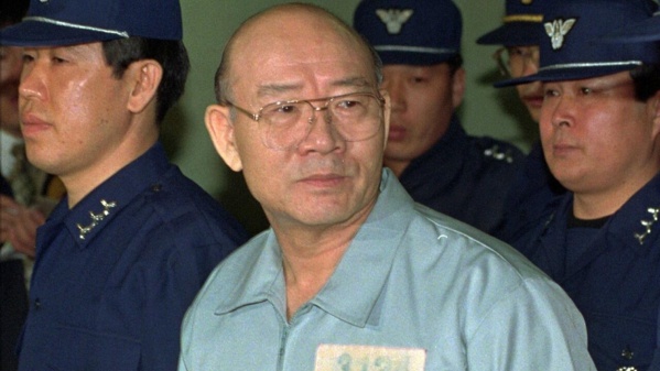 Enquête ouverte après des accusations contre l'ancien dictateur sud-coréen Chun Doo-hwan Enquête ouverte après des accusations contre l'ancien dictateur sud-coréen Chun Doo-hwan