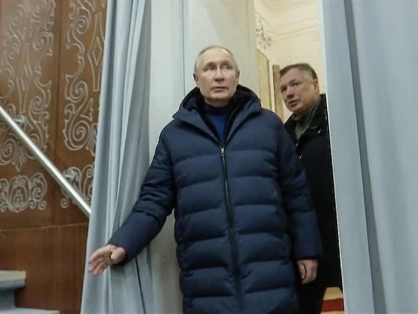 Ukraine: Vladimir Poutine à Marioupol pour une nouvelle visite symbolique Ukraine: Vladimir Poutine à Marioupol pour une nouvelle visite symbolique