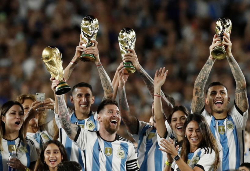 Les larmes de Messi, la ferveur de l’Argentine: l’incroyable fête des champions du monde avec leur public Les larmes de Messi, la ferveur de l’Argentine: l’incroyable fête des champions du monde avec leur public