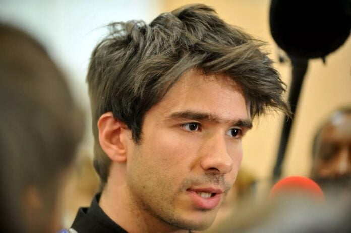 Me Juan Branco annonce sa venue au Sénégal après un entretien téléphonique avec Sonko