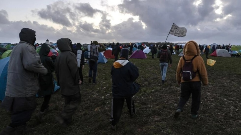Sécheresse: les opposants aux méga-bassines se mobilisent à nouveau dans les Deux-Sèvres Sécheresse: les opposants aux méga-bassines se mobilisent à nouveau dans les Deux-Sèvres
