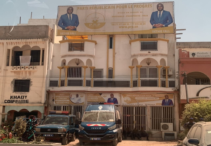 Le siège du PRP de Déthié Fall barricadé par les forces de l'ordre Le siège du PRP de Déthié Fall barricadé par les forces de l'ordre