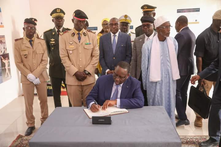 Macky Sall promet de poursuivre des plans d’équipement des Forces de défense et de sécurité