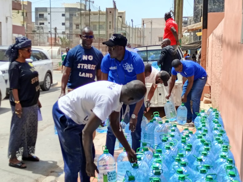 La 11e édition Ramadan Action : le groupe "No Stress Land" offre des rations alimentaires à 1135 familles La 11e édition Ramadan Action : le groupe "No Stress Land" offre des rations alimentaires à 1135 familles