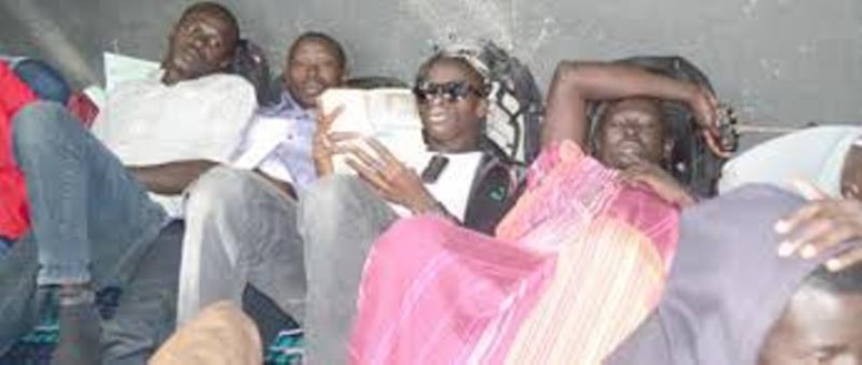 Fin de leur grève de faim: les sortants de la FASTEF mangent enfin Fin de leur grève de faim: les sortants de la FASTEF mangent enfin