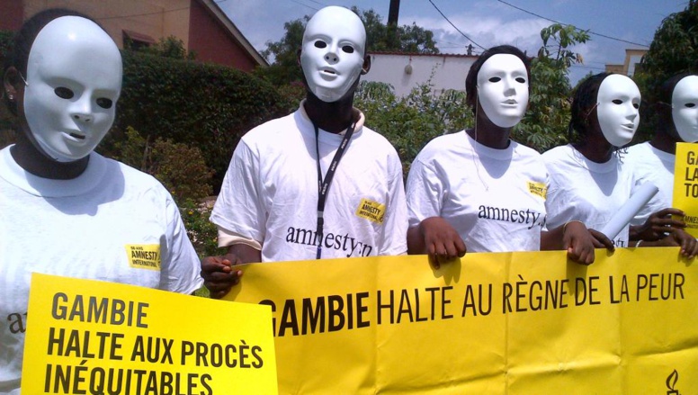 Manifestation d'Amnesty International et de la Ligue des droits de l’homme à Dakar en juillet 2013 pour demander à la communauté internationale de ne pas détourner les yeux de la Gambie. RFI/Carine Frenck