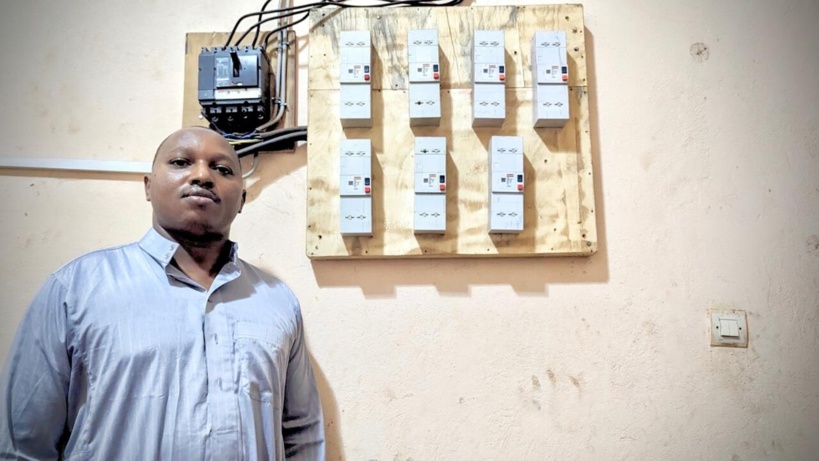 Guinée: comment une famille fait face aux délestages, près de Conakry
