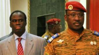 Le Président du Faso Michel Kafando et le Premier ministre Isaac Zida (à droite)