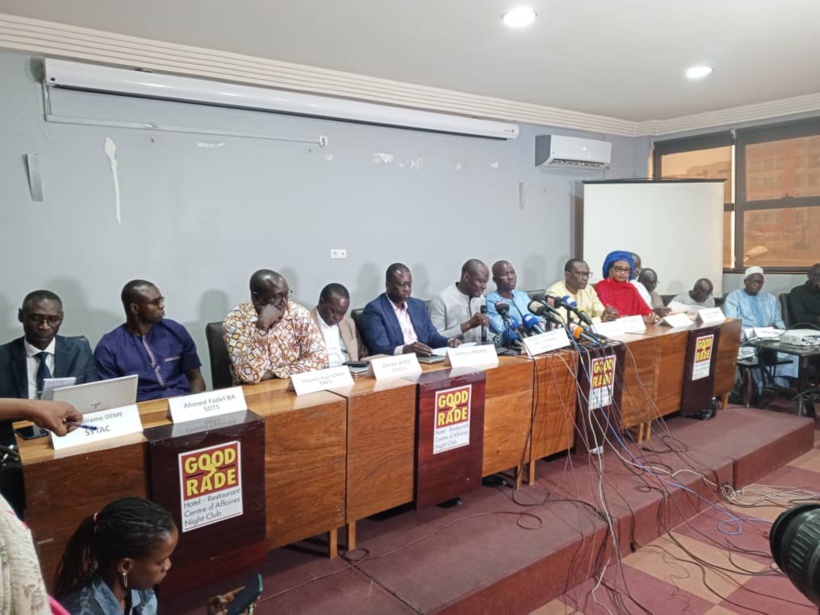 Les travailleurs de l'aviation civile de l'AIBD menacent Macky et son régime: "nous connaissons tous les secrets des autorités" Les travailleurs de l'aviation civile de l'AIBD menacent Macky et son régime: "nous connaissons tous les secrets des autorités"