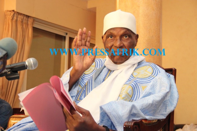 Wade déclare la guerre à Macky et exhibe les actes de création, de versement, décrets et permis Wade déclare la guerre à Macky et exhibe les actes de création, de versement, décrets et permis