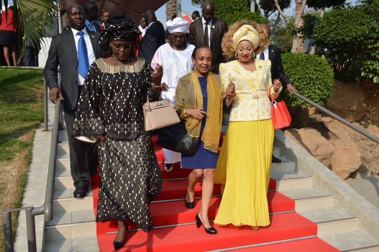 Images Au moment où au CICAD, les Chefs d'Etats planchaient..., les Premières dames... Images Au moment où au CICAD, les Chefs d'Etats planchaient..., les Premières dames...