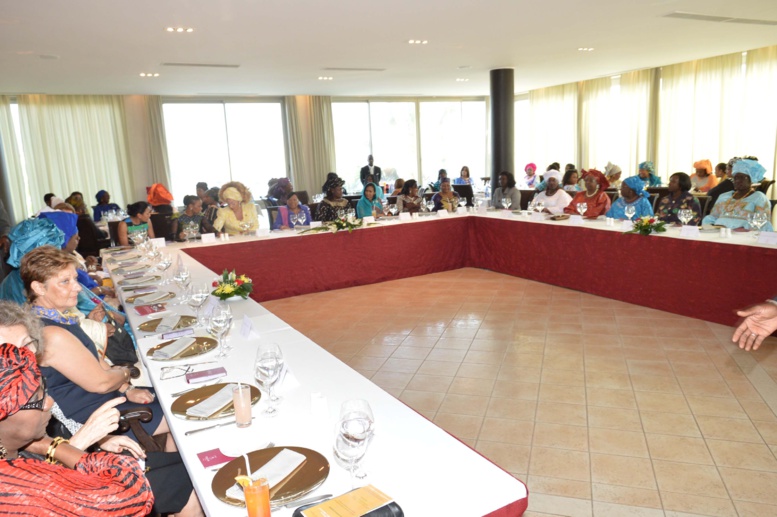 Images Au moment où au CICAD, les Chefs d'Etats planchaient..., les Premières dames... Images Au moment où au CICAD, les Chefs d'Etats planchaient..., les Premières dames...