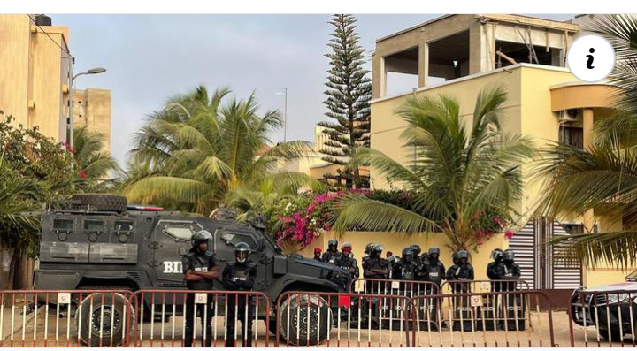 Macky Sall minimise les barricades répétées du domicile de Sonko