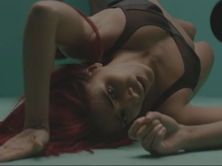 Le nouveau clip de Shy'm choque les twittos Le nouveau clip de Shy'm choque les twittos