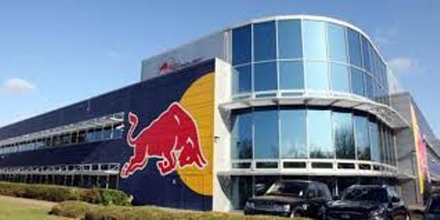 Formule 1: le siège de Red Bull attaqué, 60 trophées dérobés
