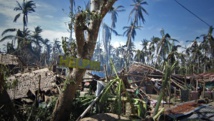 Maisons détruites dans le village de Mantang au centre des Philippines. AFP