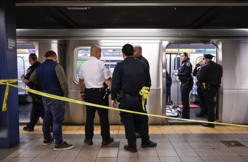 New York : un SDF meurt étranglé sous l’œil des caméras dans le métro New York : un SDF meurt étranglé sous l’œil des caméras dans le métro