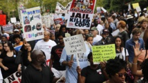 «Emprisonnez les policiers tueurs!»; «Nous sommes Garner, Brown, Martin!»: quelques-uns des slogans que l'on pouvait lire lors de la manifestation contre les violences policières, à New York, en août 2014. REUTERS/Shannon Stapleton