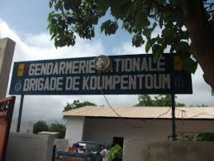 Koumpentoum: une foule s’attaque à la gendarmerie pour réclamer la tête du meurtrier de Bigué Pouye Koumpentoum: une foule s’attaque à la gendarmerie pour réclamer la tête du meurtrier de Bigué Pouye