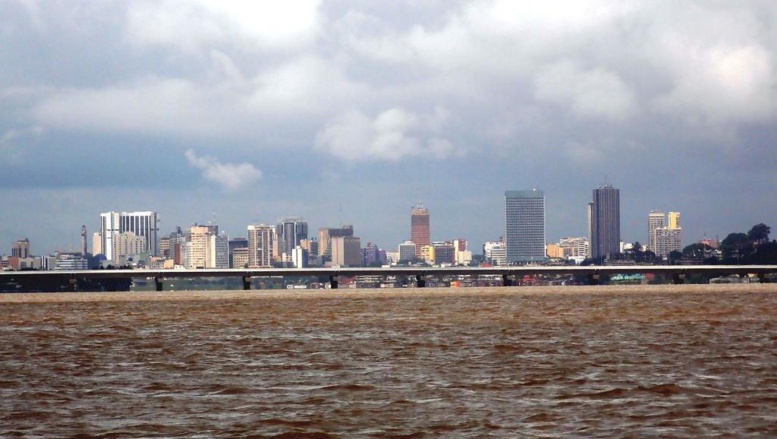 Le pont Henri Konan Bédié qui enjambe la lagune d’Abidjan, Côte d’Ivoire. Wikimedia