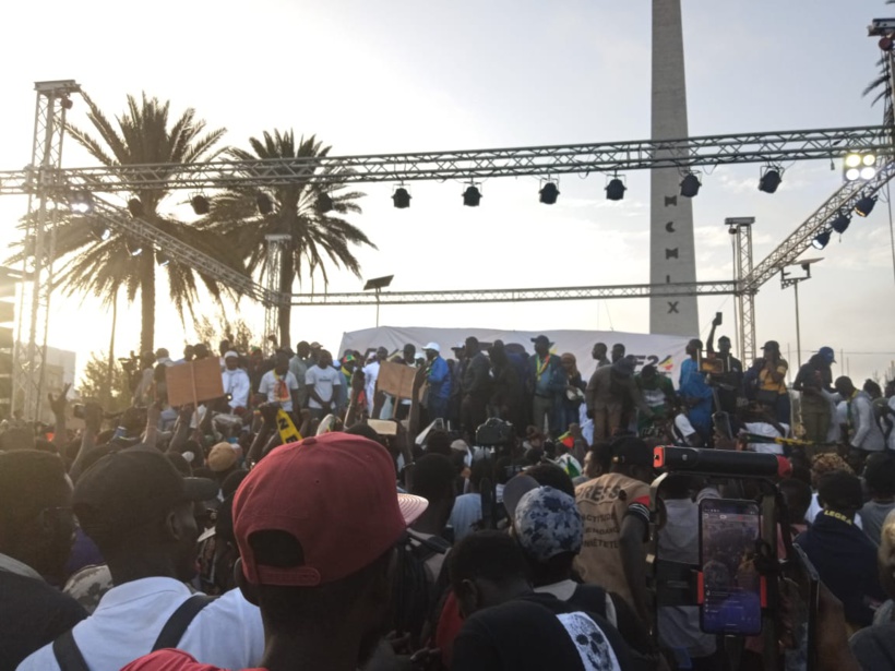 Tohu-bohu à la Place de la Nation : les manifestations en colère contre Khalifa Sall Tohu-bohu à la Place de la Nation : les manifestations en colère contre Khalifa Sall