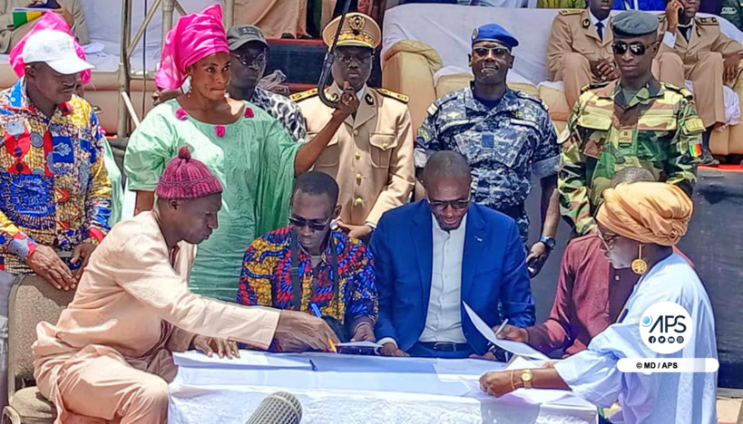 Casamance : 250 combattants du MFDC déposent les armes Casamance : 250 combattants du MFDC déposent les armes