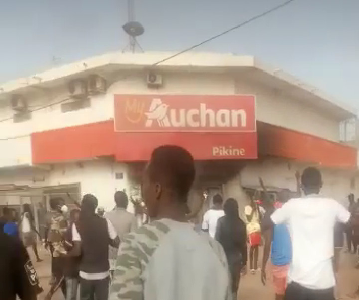 Des manifestations signalées dans plusieurs quartiers à Dakar, Aucun Pikine pillé