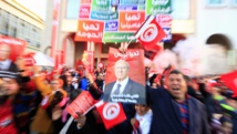 Les partisans du parti Nidaa Tounes célèbrent la victoire de Beji Caïd Essebsi à l'élection présidentielle tunisienne, lundi 22 décembre. REUTERS/Anis Mili