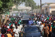 Images l'accueil populaire réservé au président Sall à Tivaoune Images l'accueil populaire réservé au président Sall à Tivaoune