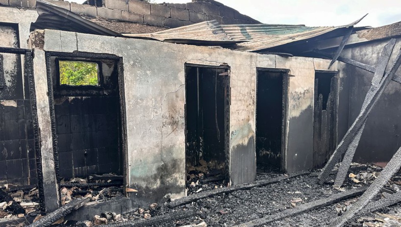 Guyana: au moins 19 «jeunes» sont décédés dans l'incendie du dortoir scolaire Guyana: au moins 19 «jeunes» sont décédés dans l'incendie du dortoir scolaire