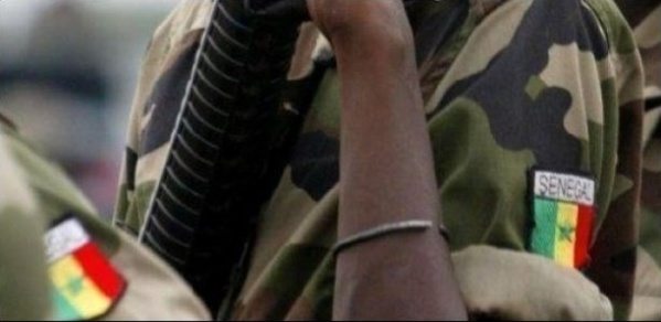 Ouakam : un soldat piégé et filmé montrant ses parties intimes par un homme