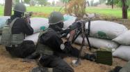 Les soldats camerounais (ici en juin 2014 dans la ville-frontière d'Amchidé) ont dû battre en retraite face à l'avancée des islamistes.