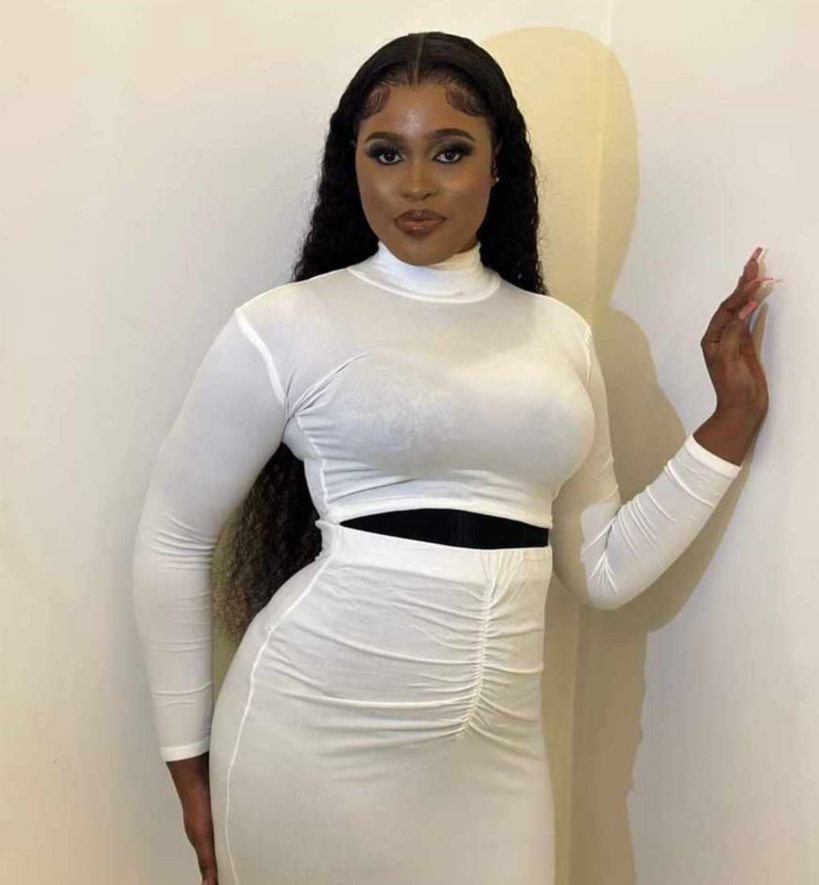 Traitée de "guenon" par Sonko, Adji Sarr réplique Traitée de "guenon" par Sonko, Adji Sarr réplique