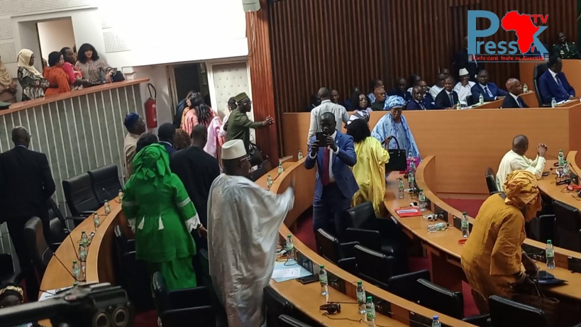 Assemblée nationale: les députés de l'opposition boudent la plénière (vidéo) Assemblée nationale: les députés de l'opposition boudent la plénière (vidéo)