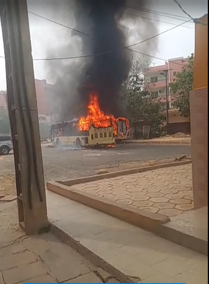 Deux (2) bus de la compagnie nationale Dakar Dem Dikk incendiés
