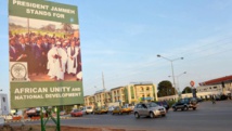 Une affiche de campagne du président Yahya Jammeh, à Banjul, capitale gambienne, le 22 novembre 2011