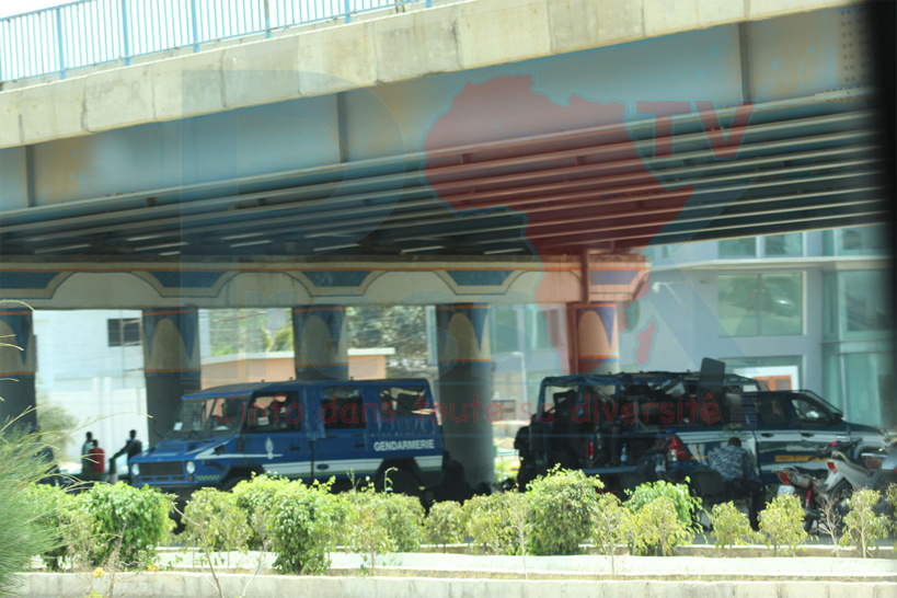 Cité Keur Gorgui: un assouplissement des barrières noté, pas de nouvelles de Sonko, mais ses avocats rassurent Cité Keur Gorgui: un assouplissement des barrières noté, pas de nouvelles de Sonko, mais ses avocats rassurent