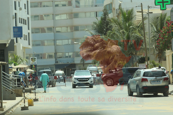 Cité Keur Gorgui: un assouplissement des barrières noté, pas de nouvelles de Sonko, mais ses avocats rassurent Cité Keur Gorgui: un assouplissement des barrières noté, pas de nouvelles de Sonko, mais ses avocats rassurent