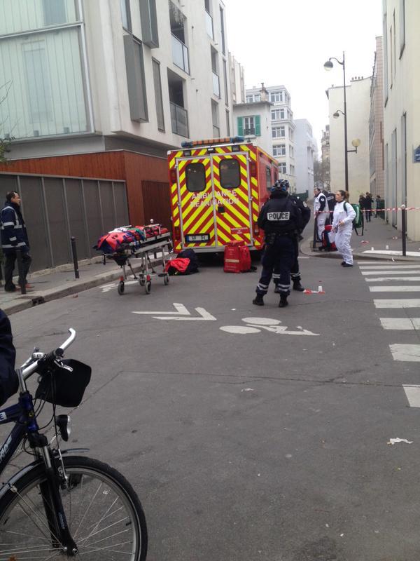 En direct Paris: Attaque du siège de "Charlie Hebdo", 11 morts dont 2 policiers (Photos)