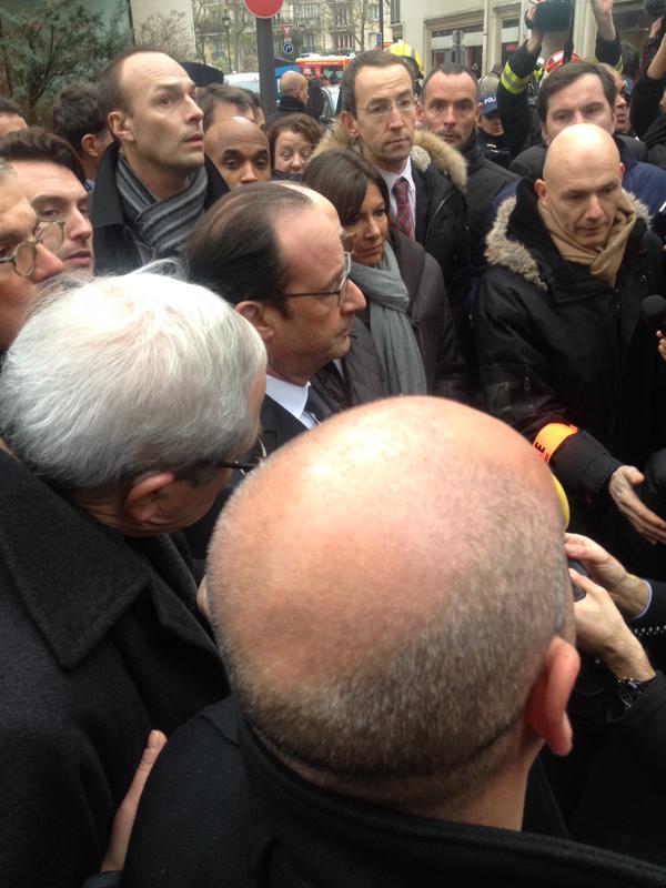 En direct Paris #Charliehebdo : "Acte d'extrême barbarie contre la presse et les journaliste", selon Hollande (VIDEO)
