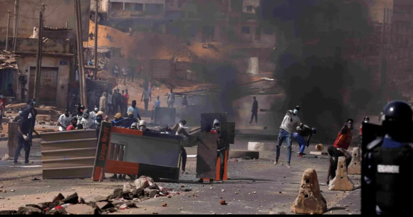 Sénégal : Violente répression de l’opposition et de la dissidenceLes autorités devraient enquêter sur les décès et blessures ; libérer les prisonniers politiques ; garantir la liberté de réunion Sénégal : Violente répression de l’opposition et de la dissidenceLes autorités devraient enquêter sur les décès et blessures ; libérer les prisonniers politiques ; garantir la liberté de réunion